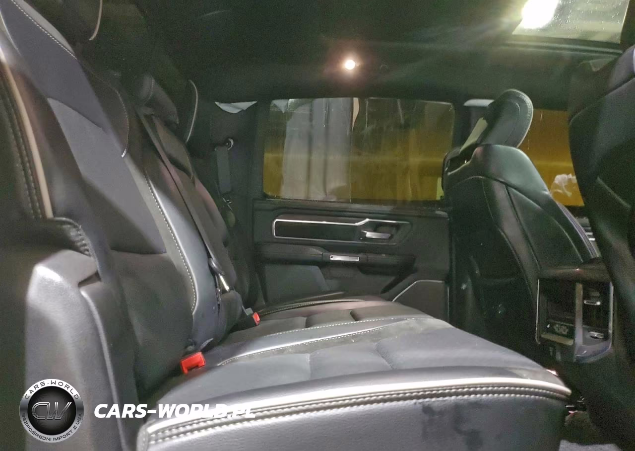 2025 Ram 1500 Laramie VIN:1C6SRFRP0SN685275 - 10