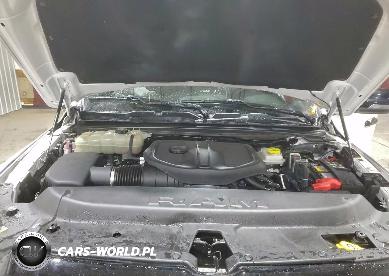 2025 Ram 1500 Laramie VIN:1C6SRFRP0SN685275 - 11
