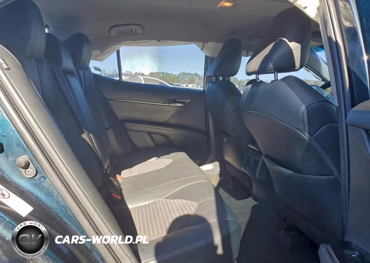 2018 Toyota Camry L VIN:4T1B11HK1JU651998 - 10