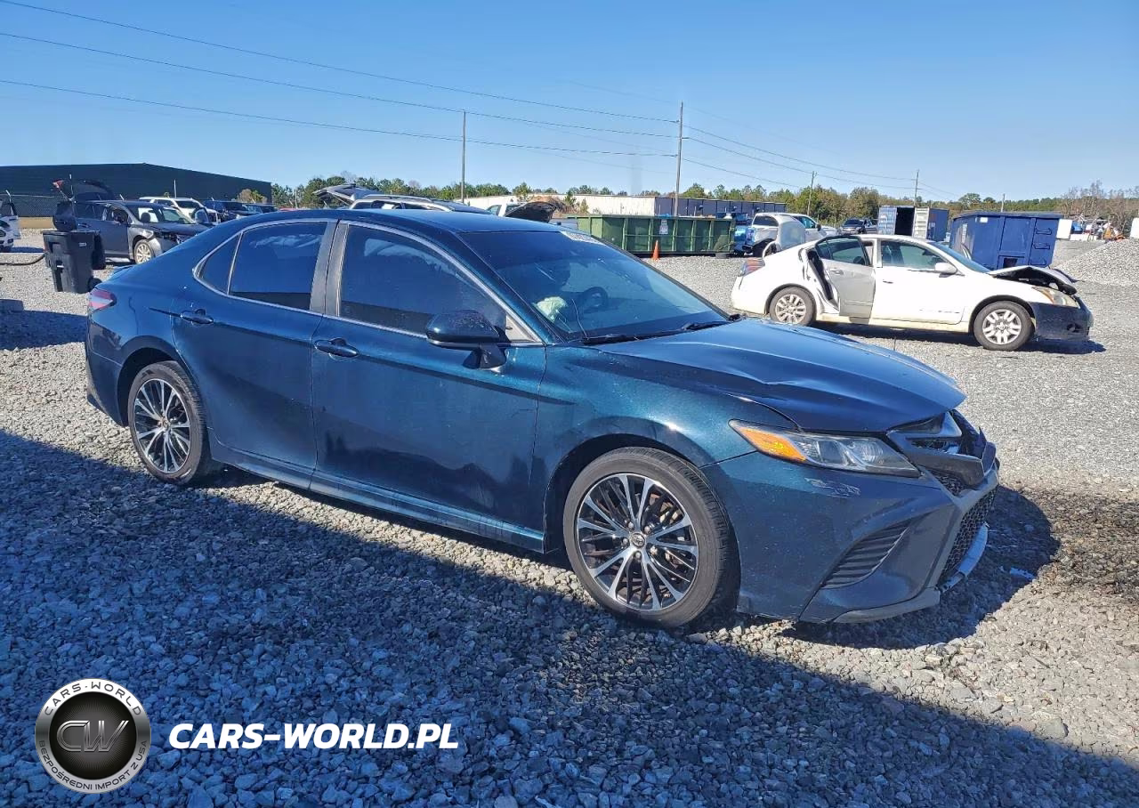 2018 Toyota Camry L VIN:4T1B11HK1JU651998 - 4