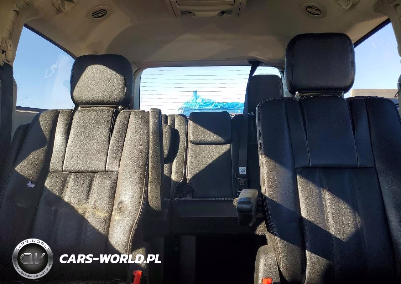 2014 Chrysler Town & Country Touring VIN:2C4RC1BGXER326500 - 10