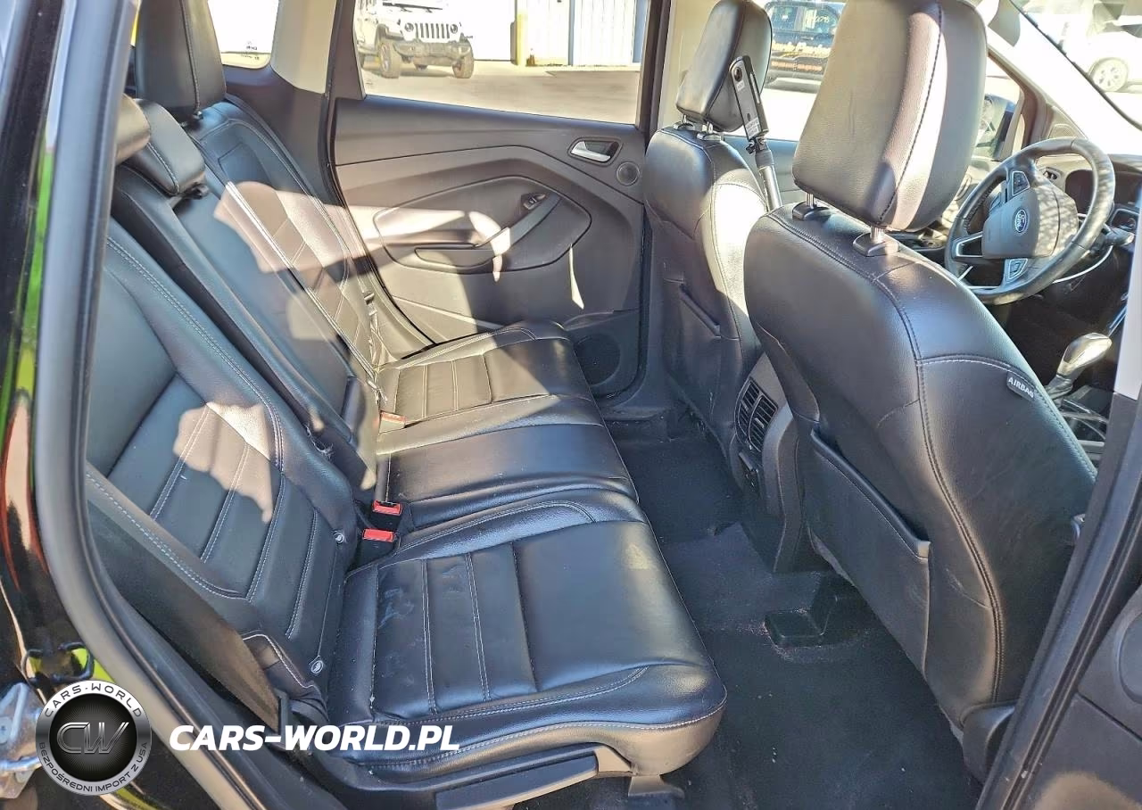2019 Ford Escape Titanium VIN:1FMCU9J96KUC40275 - 10