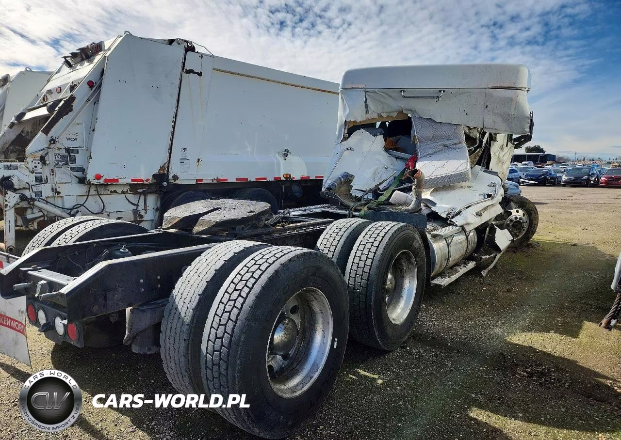 2019 Kenworth T680 Semi Truck VIN:1XKYDP9X5KJ242686 - 4