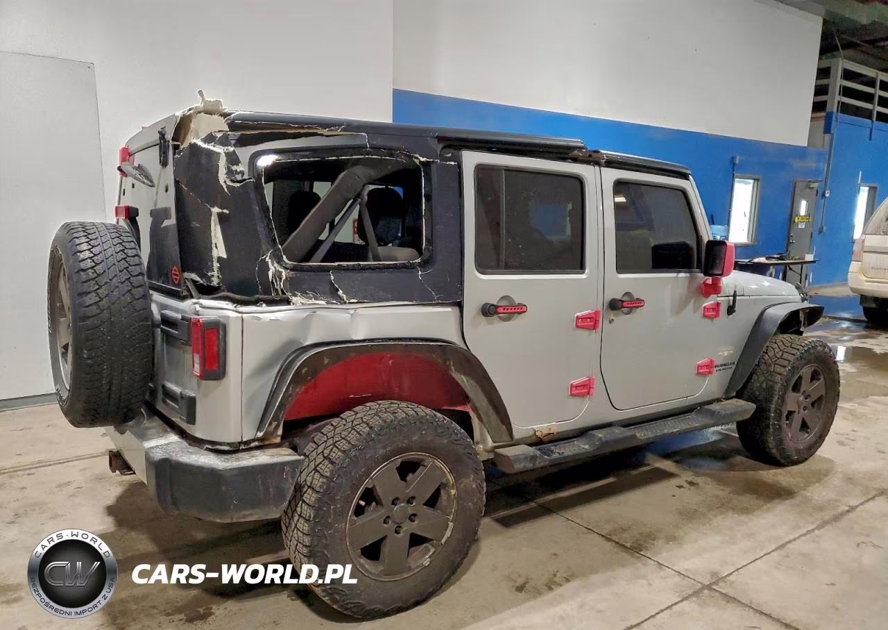 2008 Jeep Wrangler Unlimited Sahara VIN:1J4GA591X8L614787 - 3