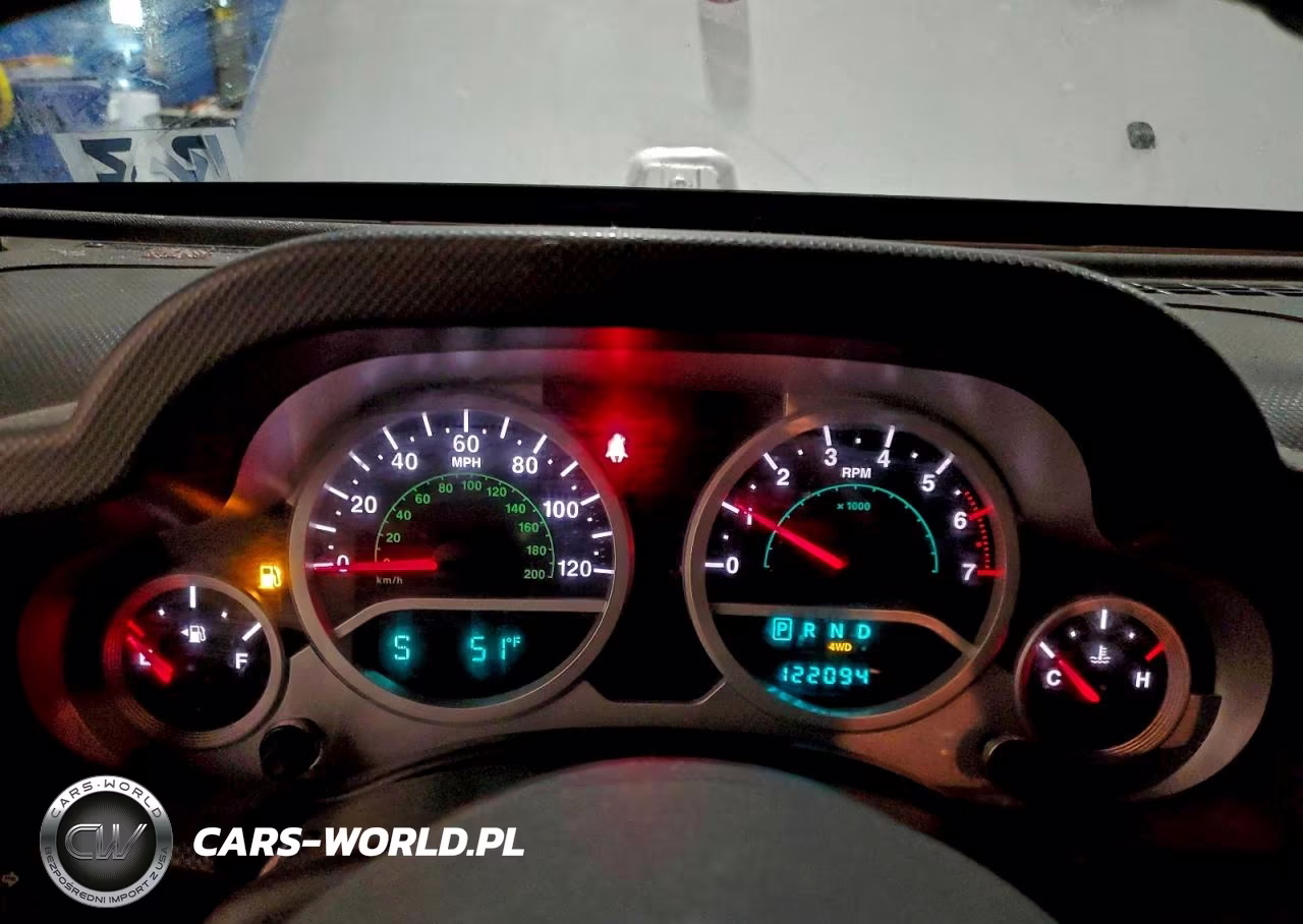 2008 Jeep Wrangler Unlimited Sahara VIN:1J4GA591X8L614787 - 9