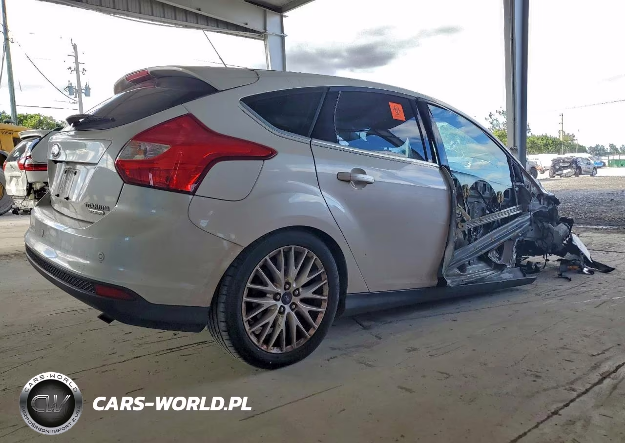 2014 Ford Focus Titanium VIN:1FADP3N25EL448156 - 3