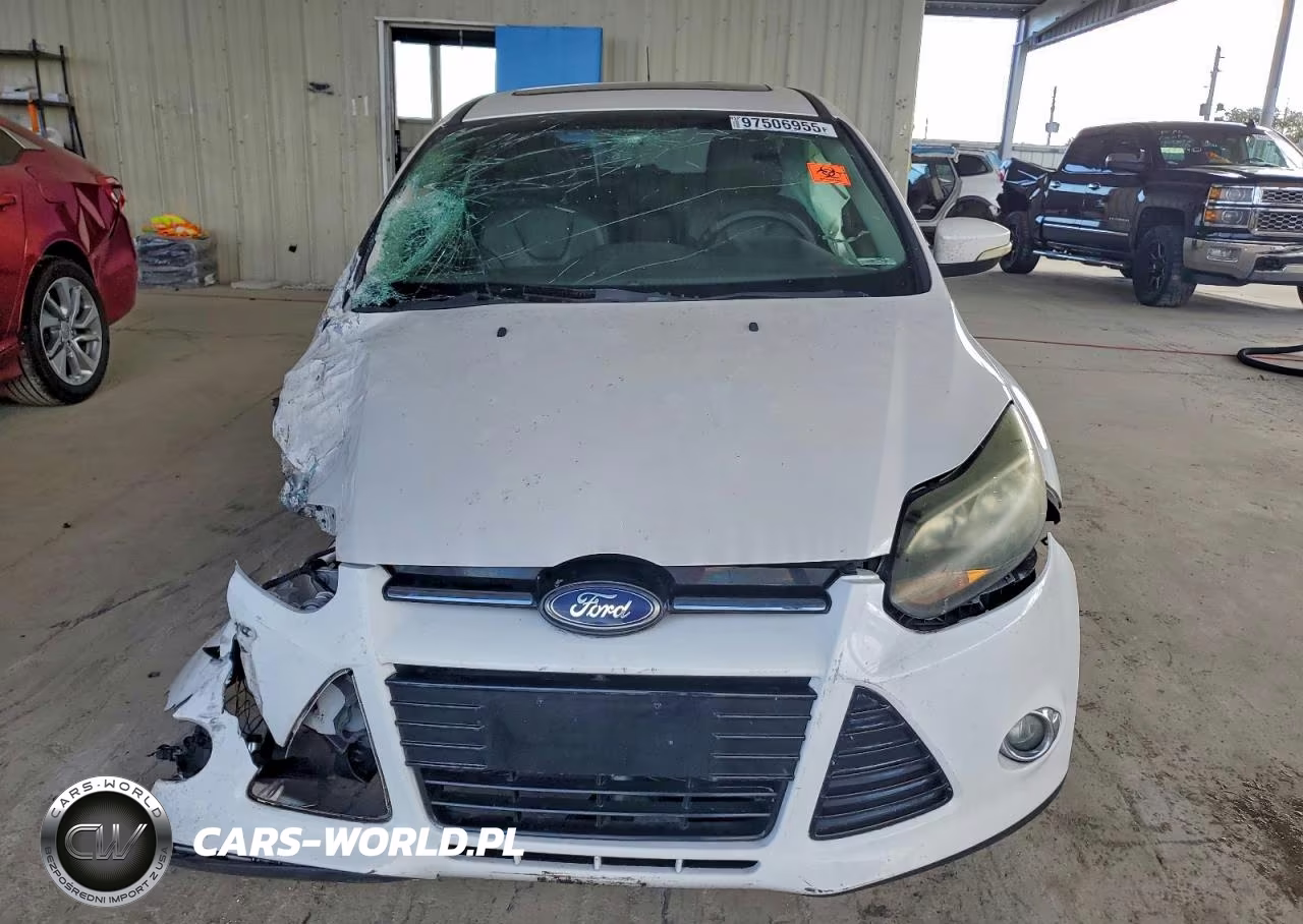 2014 Ford Focus Titanium VIN:1FADP3N25EL448156 - 5