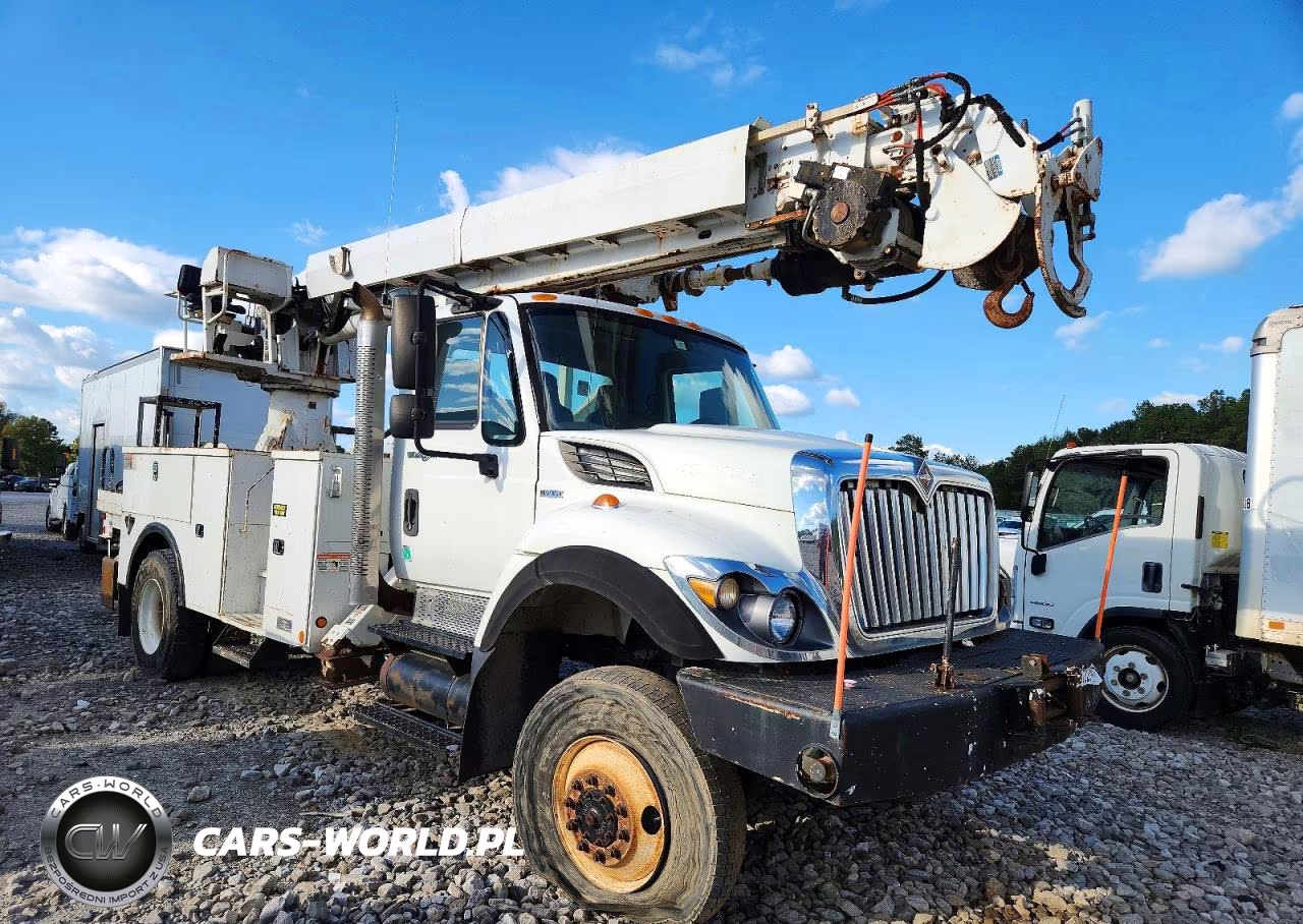 2011 International 7300 Digger Derrick Truck – zdjęcie 1 z 10