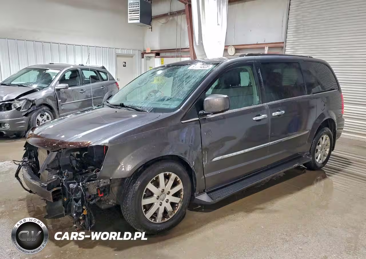 2016 Chrysler Town & Country Touring