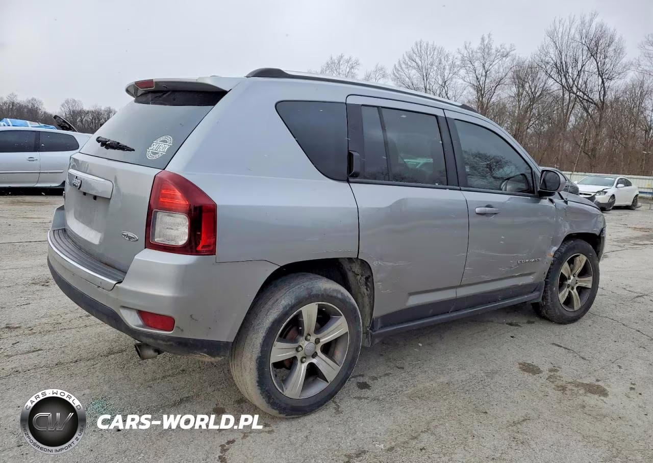 2017 Jeep Compass Latitude VIN:1C4NJCEA3HD156477 - 3