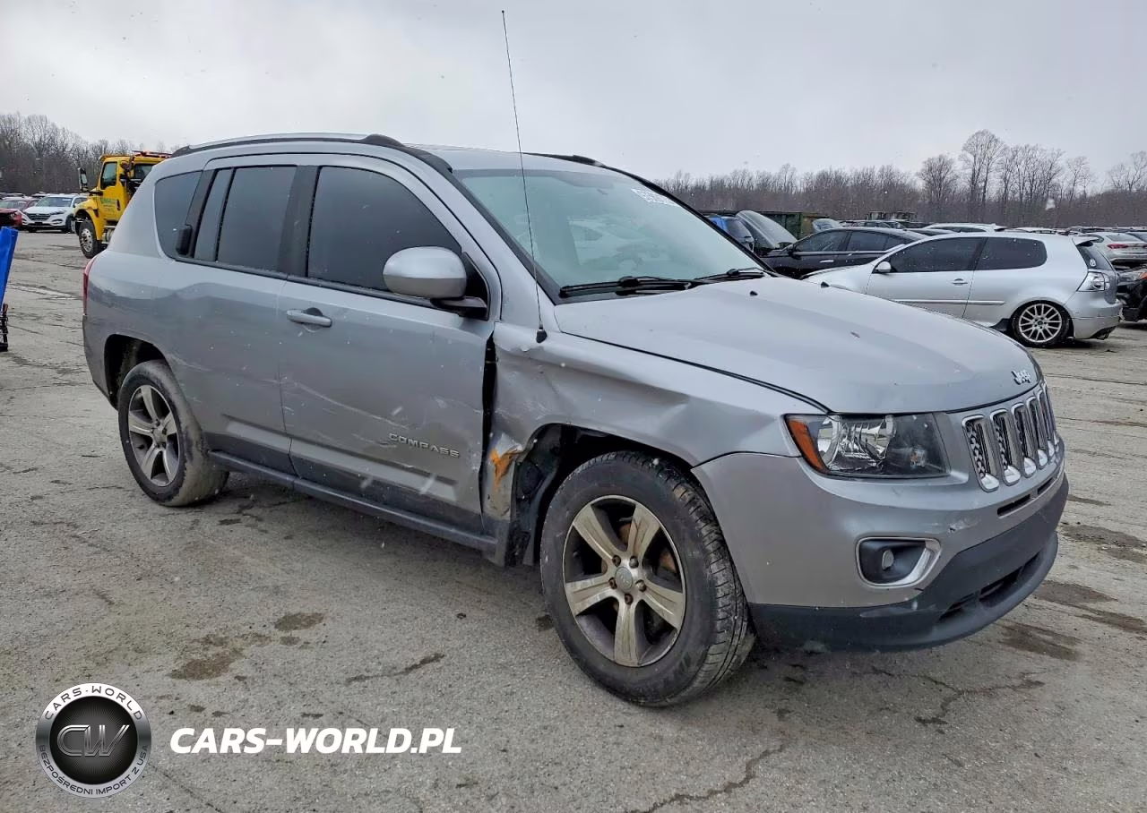 2017 Jeep Compass Latitude VIN:1C4NJCEA3HD156477 - 4