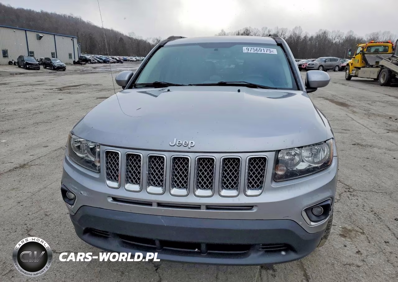2017 Jeep Compass Latitude VIN:1C4NJCEA3HD156477 - 5