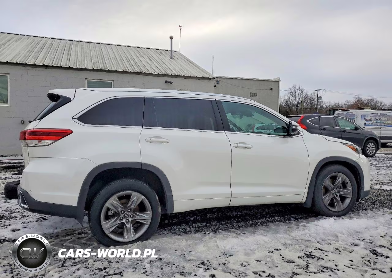 2018 Toyota Highlander Limited Platinum VIN:5TDDZRFH8JS810452 - 3