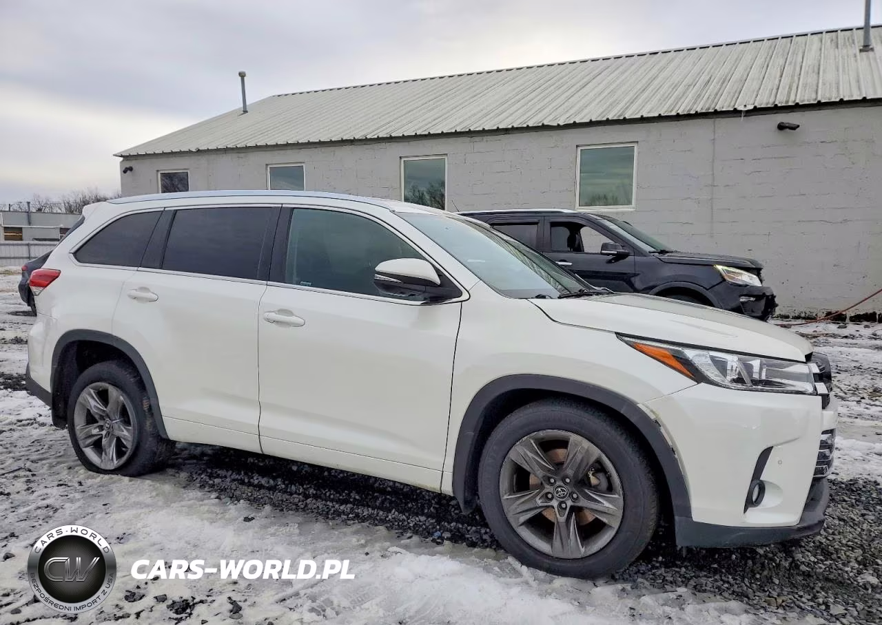 2018 Toyota Highlander Limited Platinum VIN:5TDDZRFH8JS810452 - 4