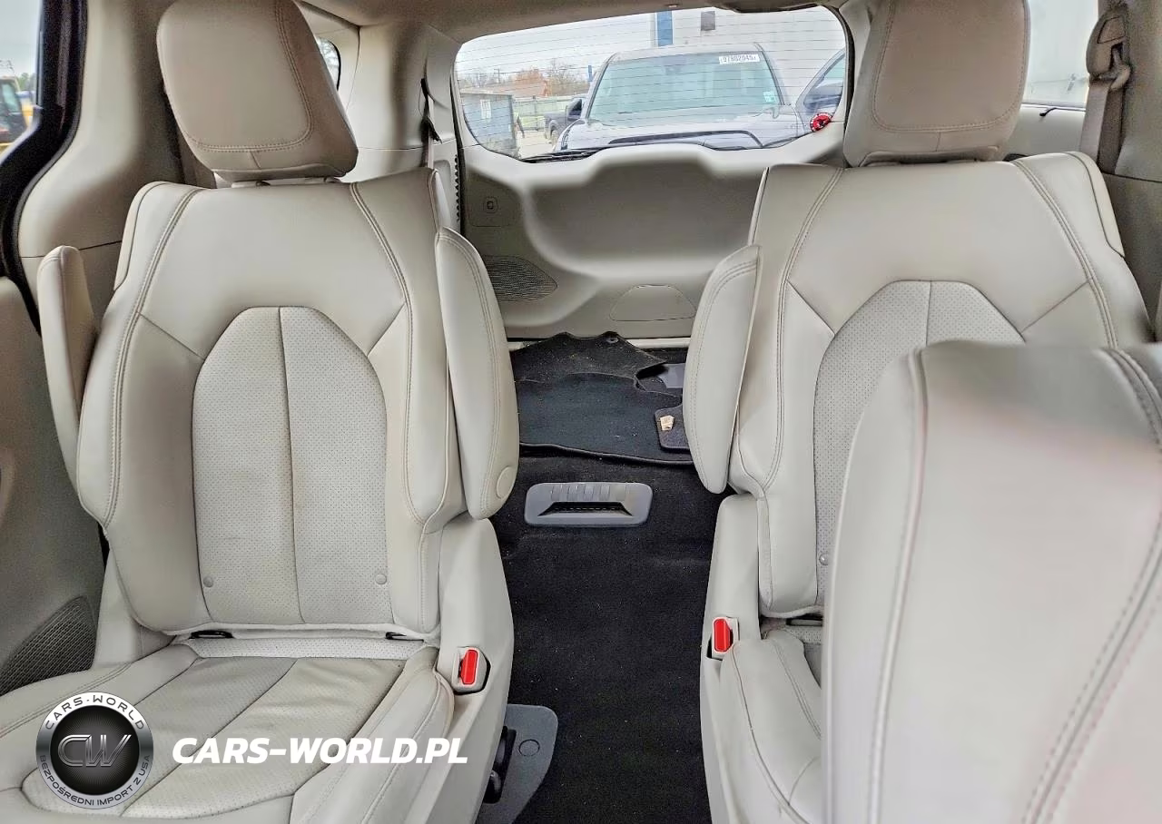 2021 Chrysler Pacifica Hybrid Touring L VIN:2C4RC1L76MR581156 - 10