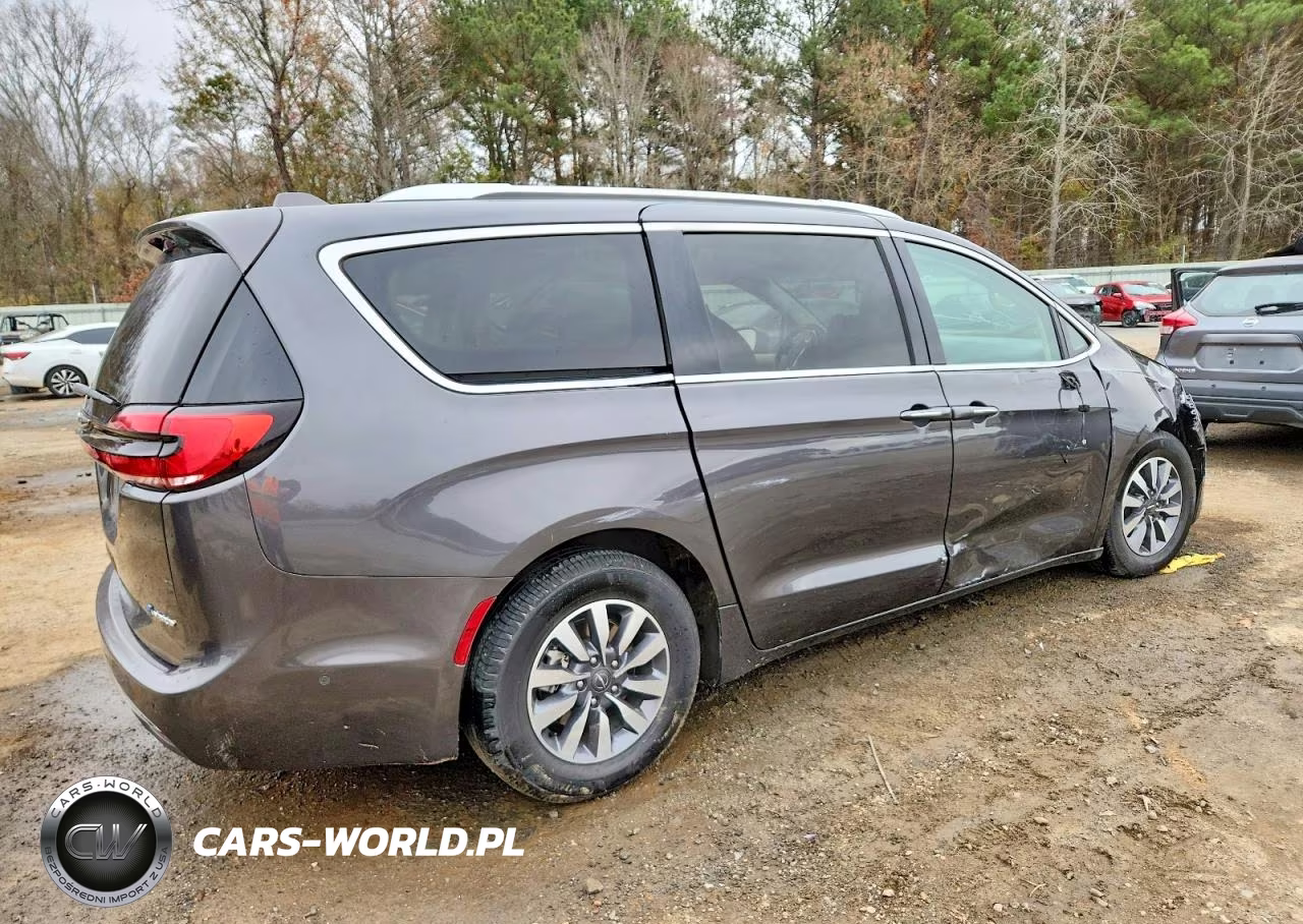2021 Chrysler Pacifica Hybrid Touring L VIN:2C4RC1L76MR581156 - 3