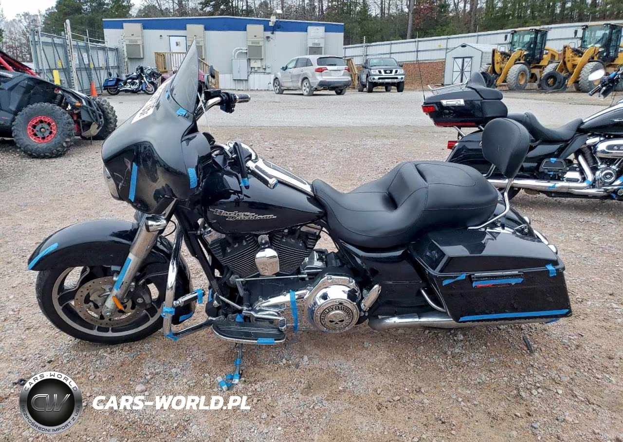 2013 Harley-Davidson Flhx Street Glide VIN:1HD1KBM13DB628818 - 3