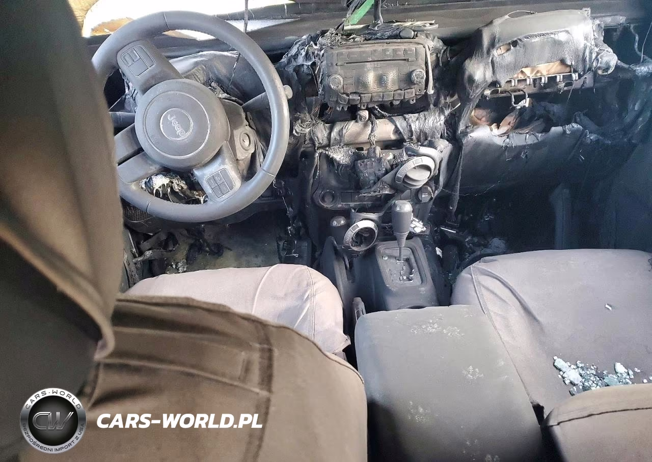 2013 Jeep Wrangler Unlimited Sport VIN:1C4BJWDG0DL583819 - 8