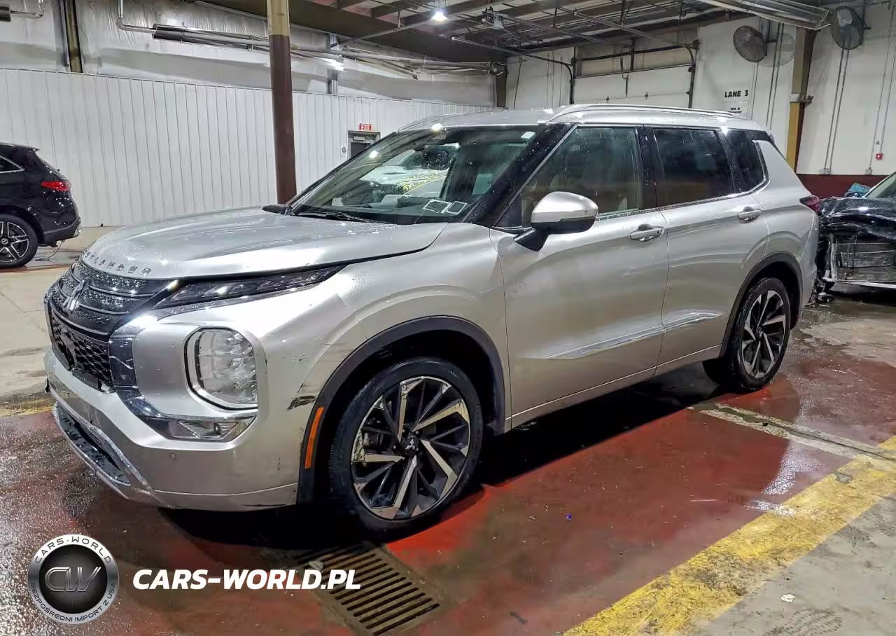 2023 Mitsubishi Outlander Sel