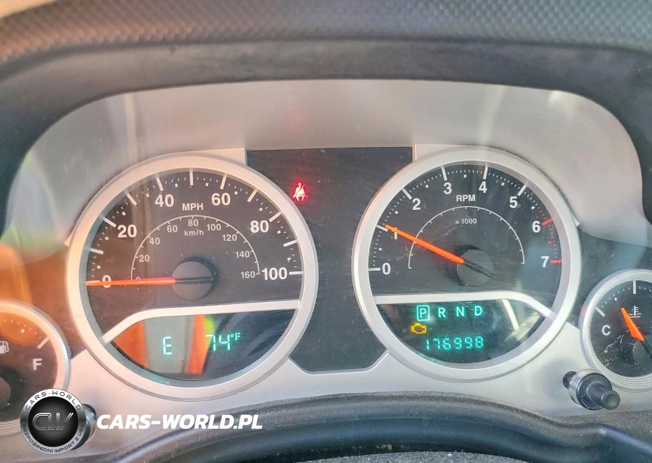 2009 Jeep Wrangler Unlimited Rubicon VIN:1J8GA691X9L765957 - 9