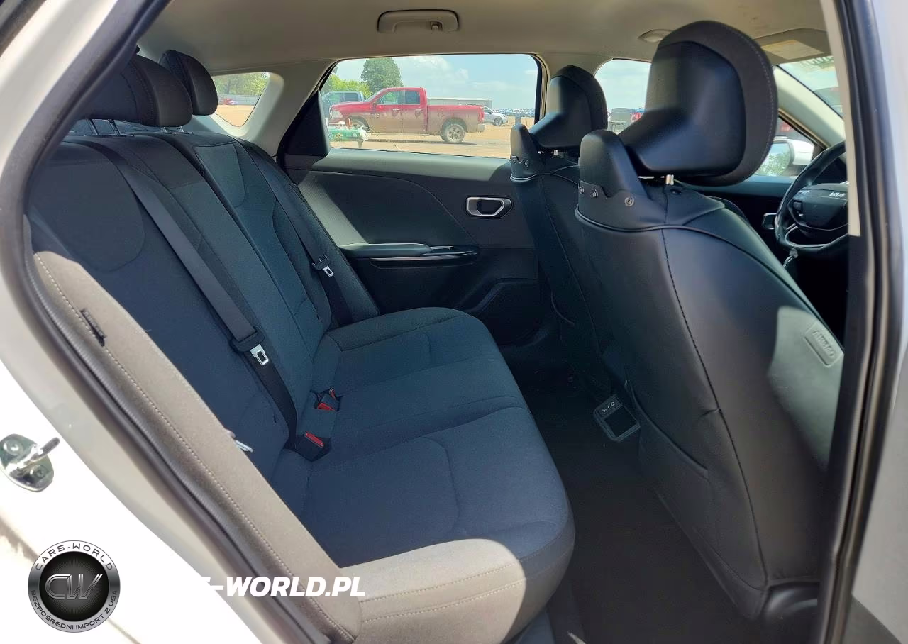 2025 KIA K4 LX VIN:3KPFT4DE2SE086453 - 10