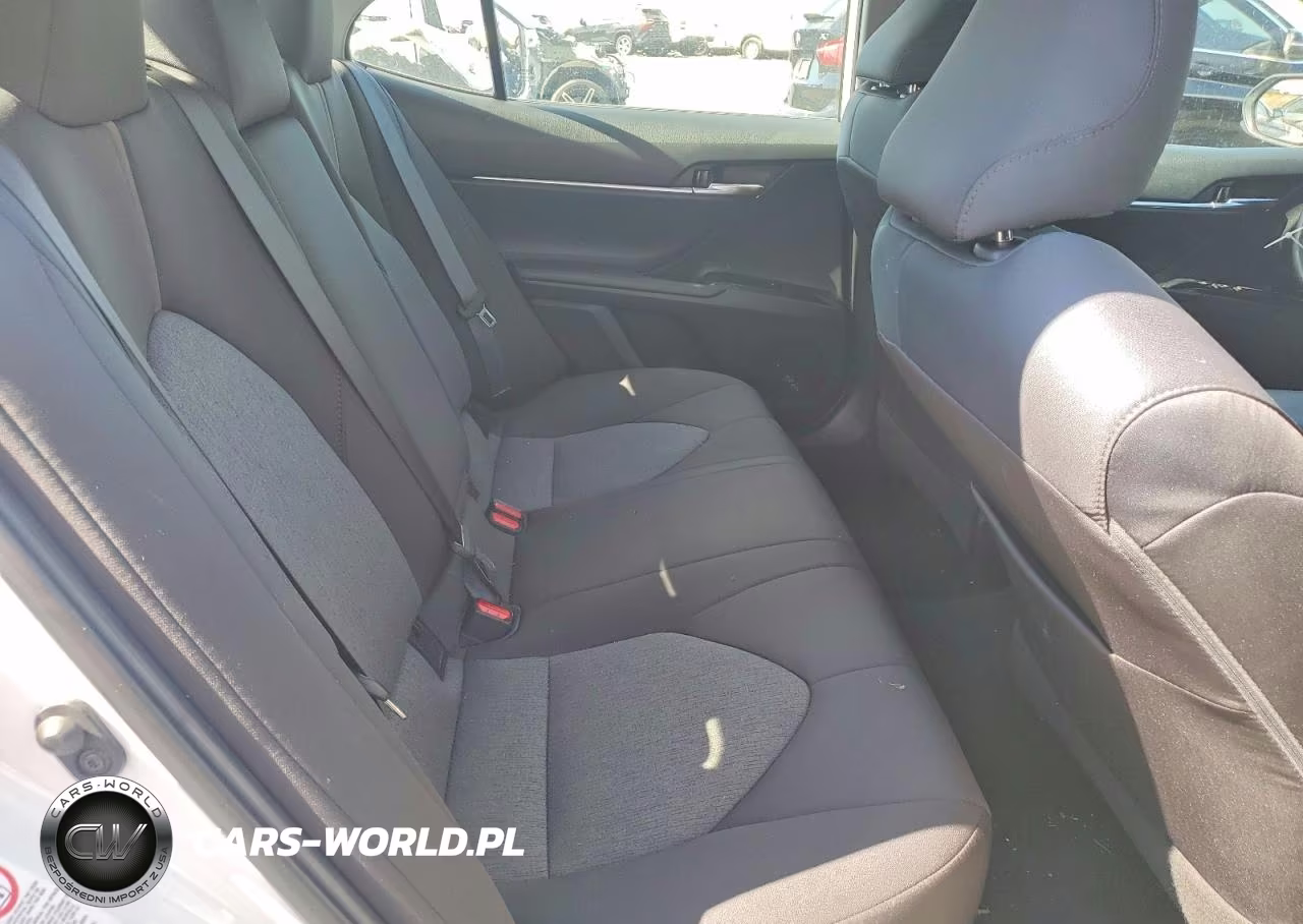 2019 Toyota Camry Le VIN:4T1B11HK2KU687796 - 10