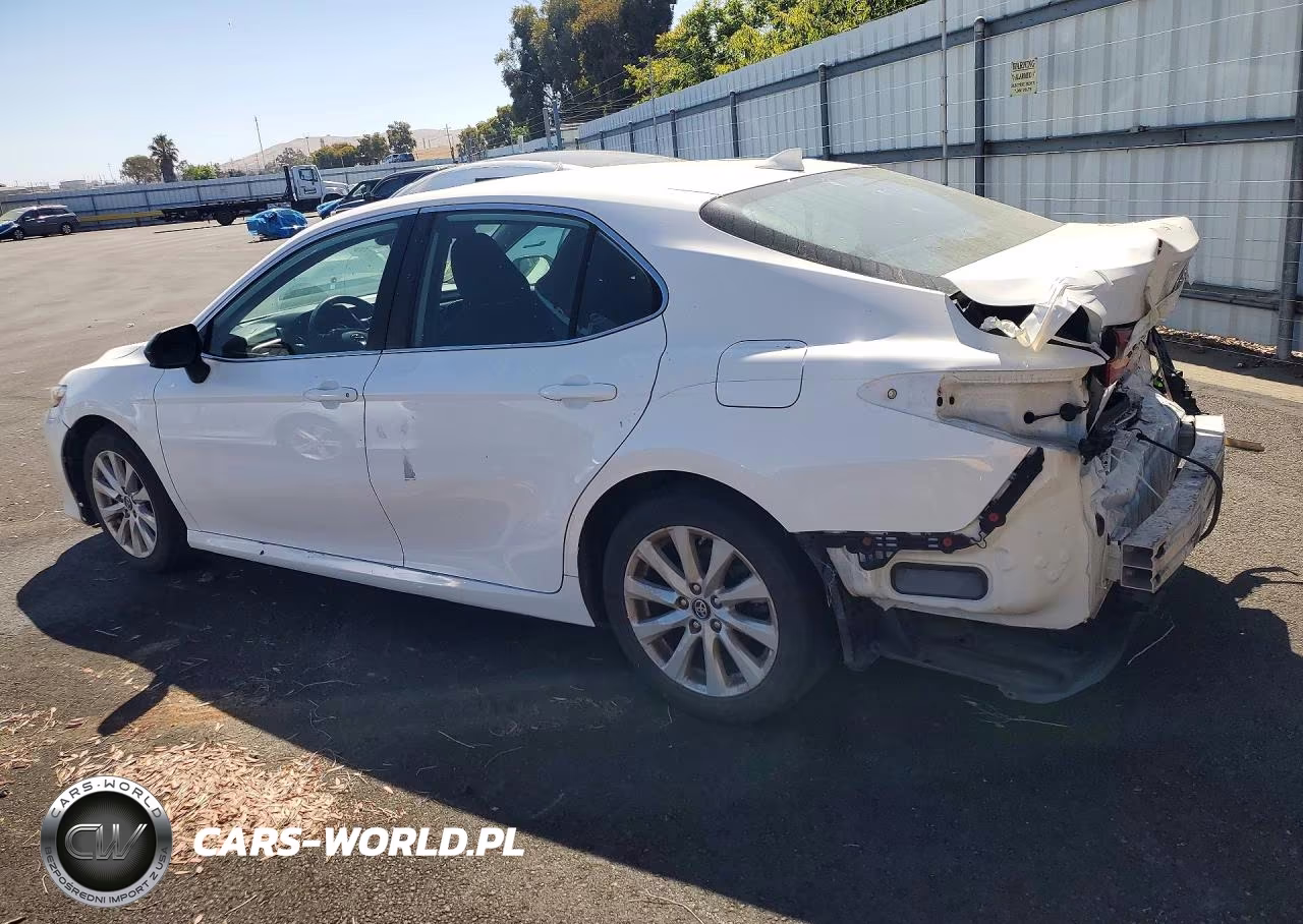 2019 Toyota Camry Le VIN:4T1B11HK2KU687796 - 2
