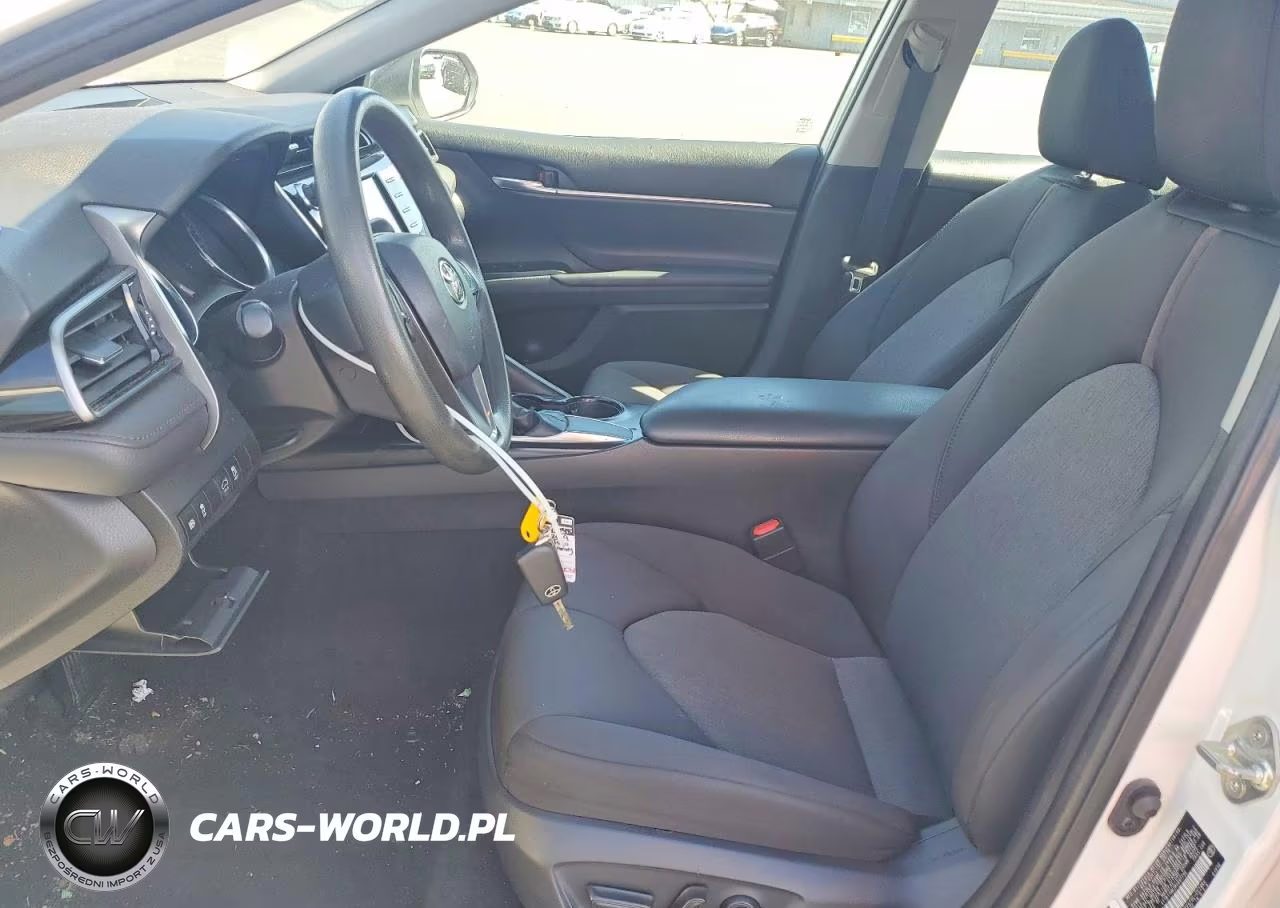 2019 Toyota Camry Le VIN:4T1B11HK2KU687796 - 7
