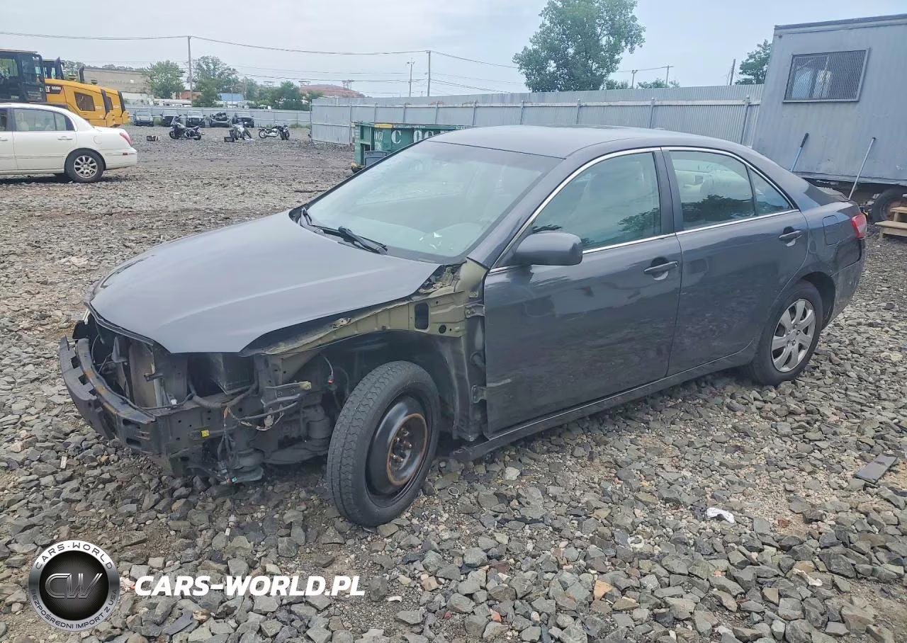 2010 Toyota Camry Le – zdjęcie 1 z 12