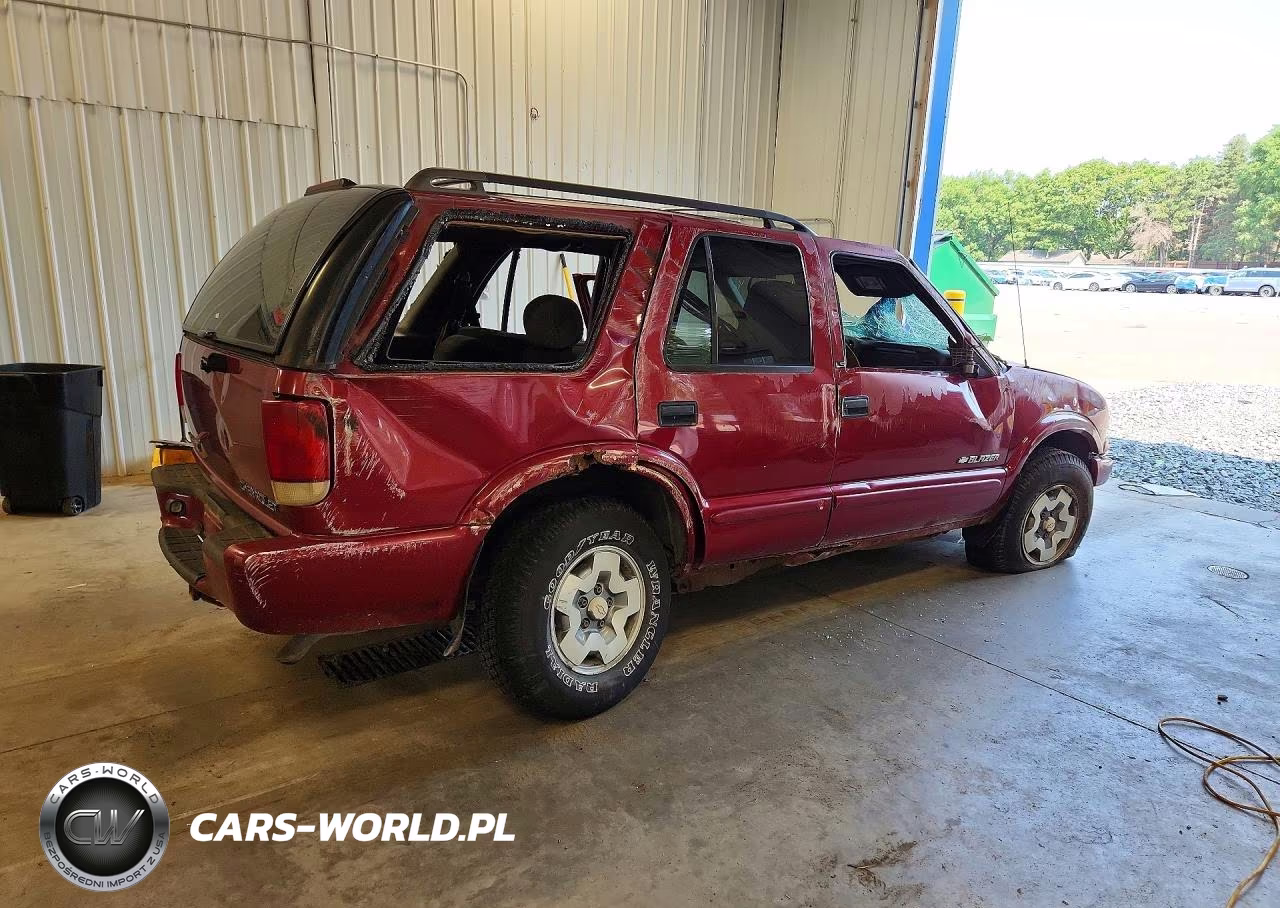 2002 Chevrolet Blazer VIN:1GNDT13WX2K113693 - 3