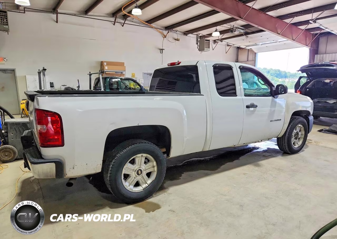 2011 Chevrolet Silverado C1500 VIN:1GCRCPE02BZ298209 - 3