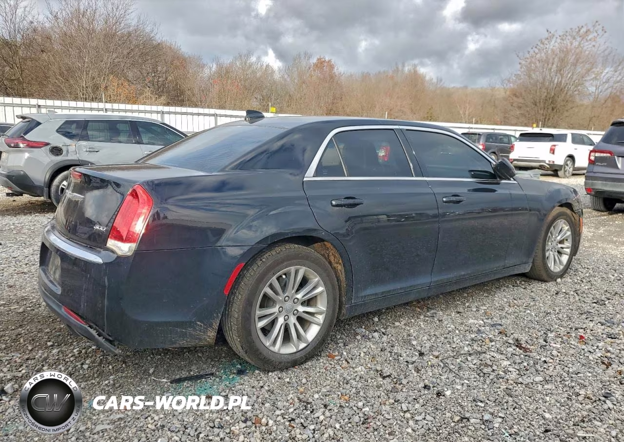 2016 Chrysler 300 Limited VIN:2C3CCAAG6GH295590 - 3