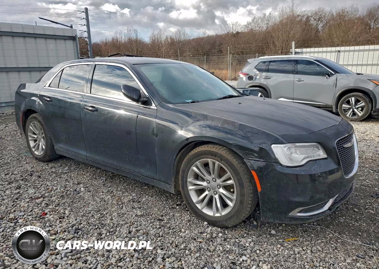 2016 Chrysler 300 Limited VIN:2C3CCAAG6GH295590 - 4