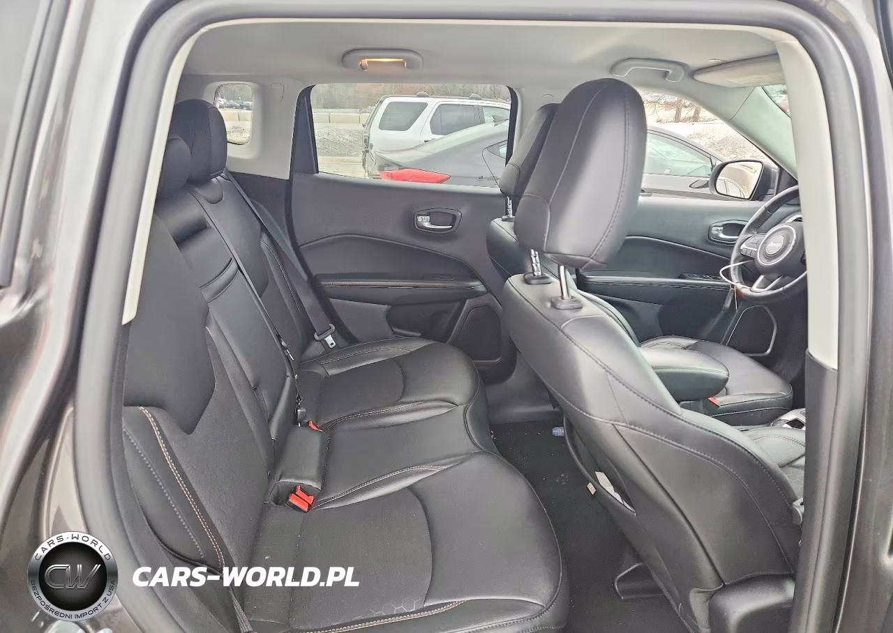 2019 Jeep Compass Latitude VIN:3C4NJDBBXKT664093 - 11