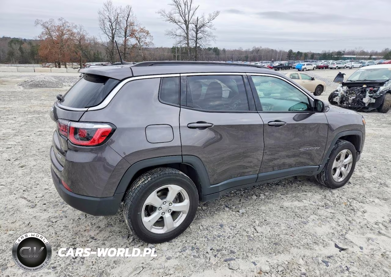 2019 Jeep Compass Latitude VIN:3C4NJDBBXKT664093 - 3
