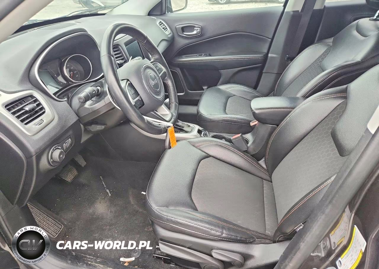2019 Jeep Compass Latitude VIN:3C4NJDBBXKT664093 - 7