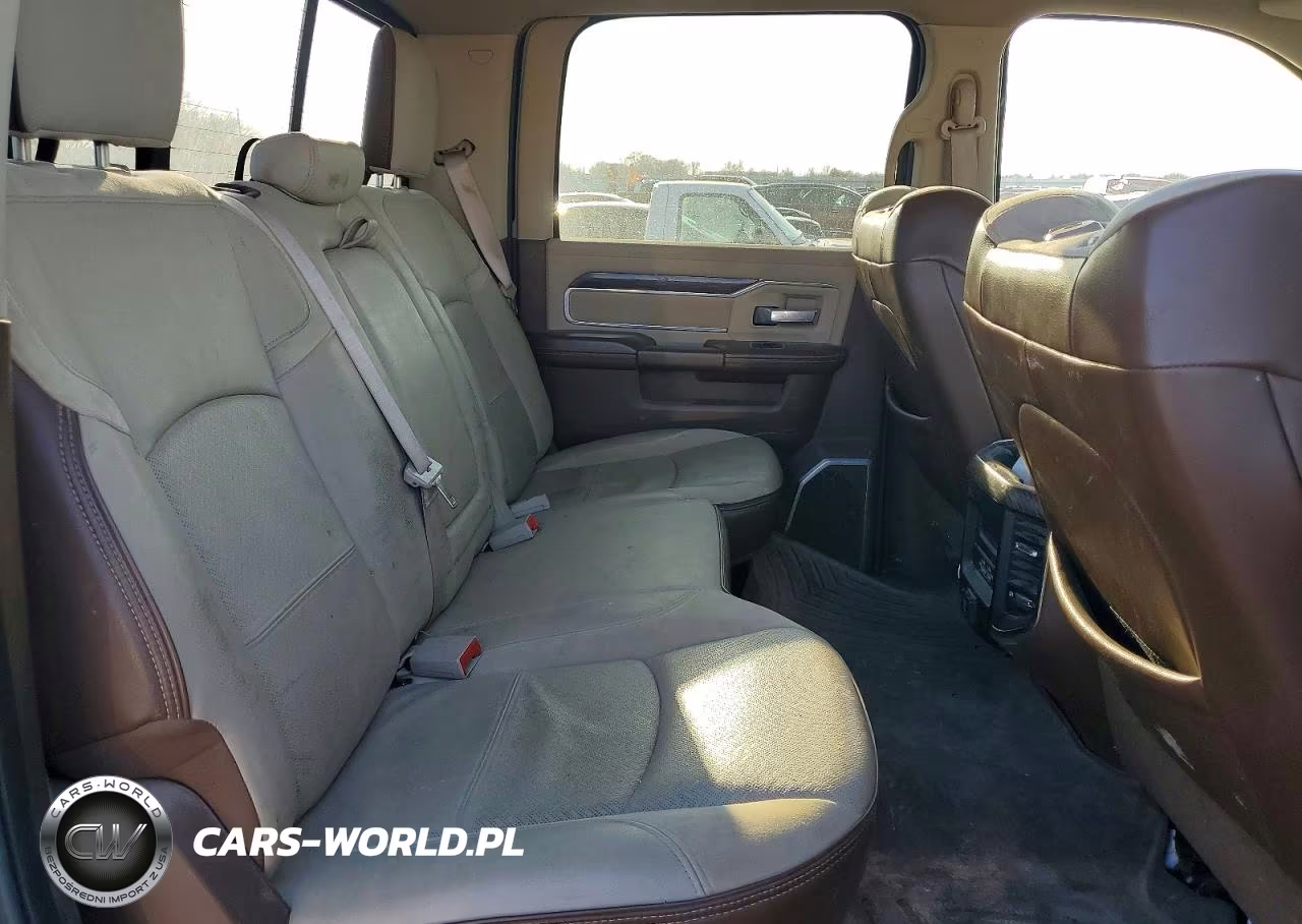 2019 Ram 2500 Laramie VIN:3C6UR5FL0KG714934 - 10