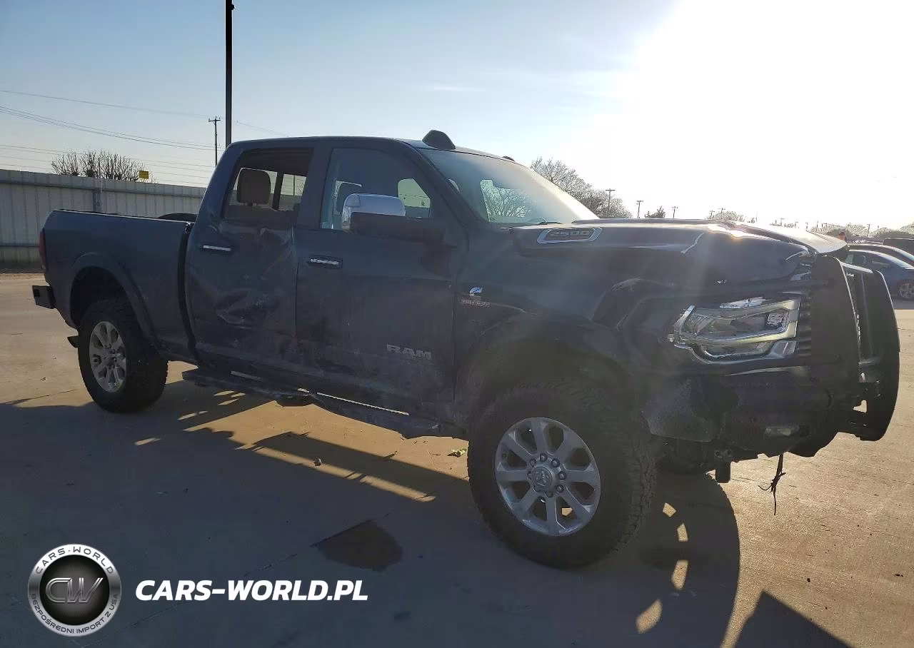 2019 Ram 2500 Laramie VIN:3C6UR5FL0KG714934 - 4