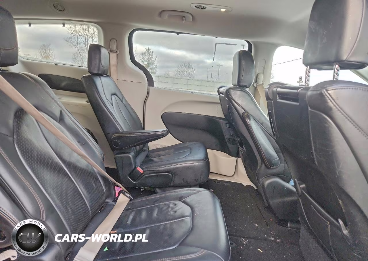 2018 Chrysler Pacifica Touring L Plus VIN:2C4RC1EG5JR228495 - 11