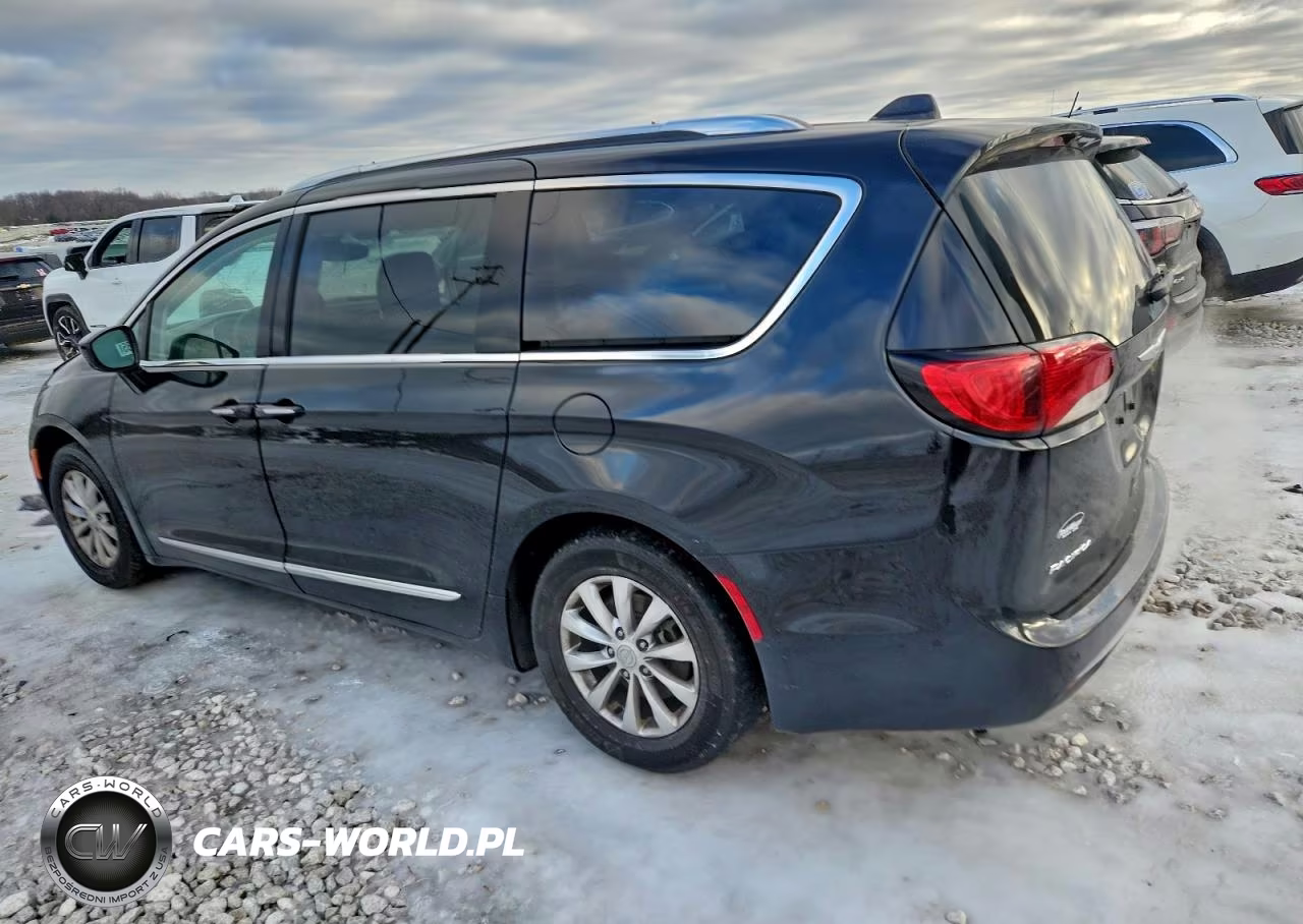 2018 Chrysler Pacifica Touring L Plus VIN:2C4RC1EG5JR228495 - 2