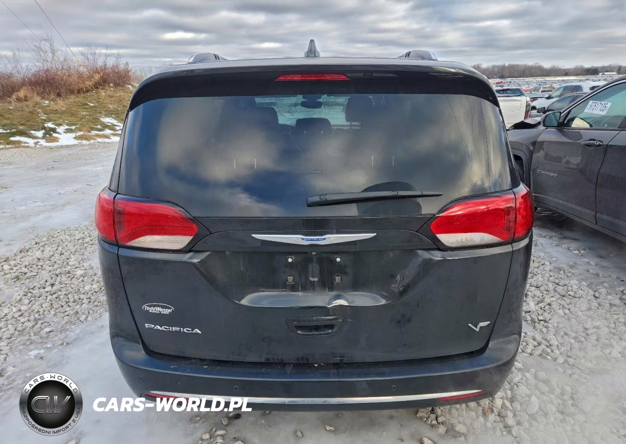 2018 Chrysler Pacifica Touring L Plus VIN:2C4RC1EG5JR228495 - 6