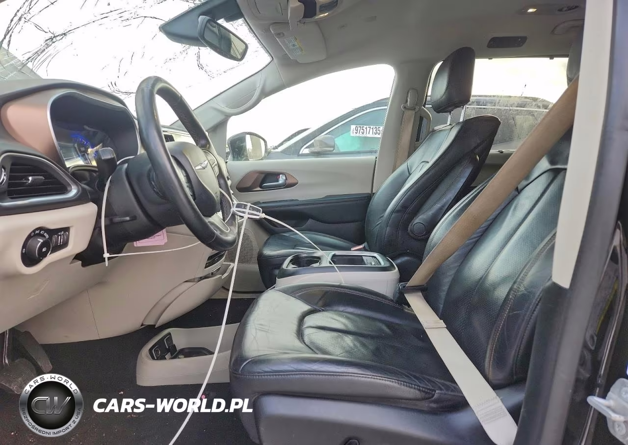 2018 Chrysler Pacifica Touring L Plus VIN:2C4RC1EG5JR228495 - 7