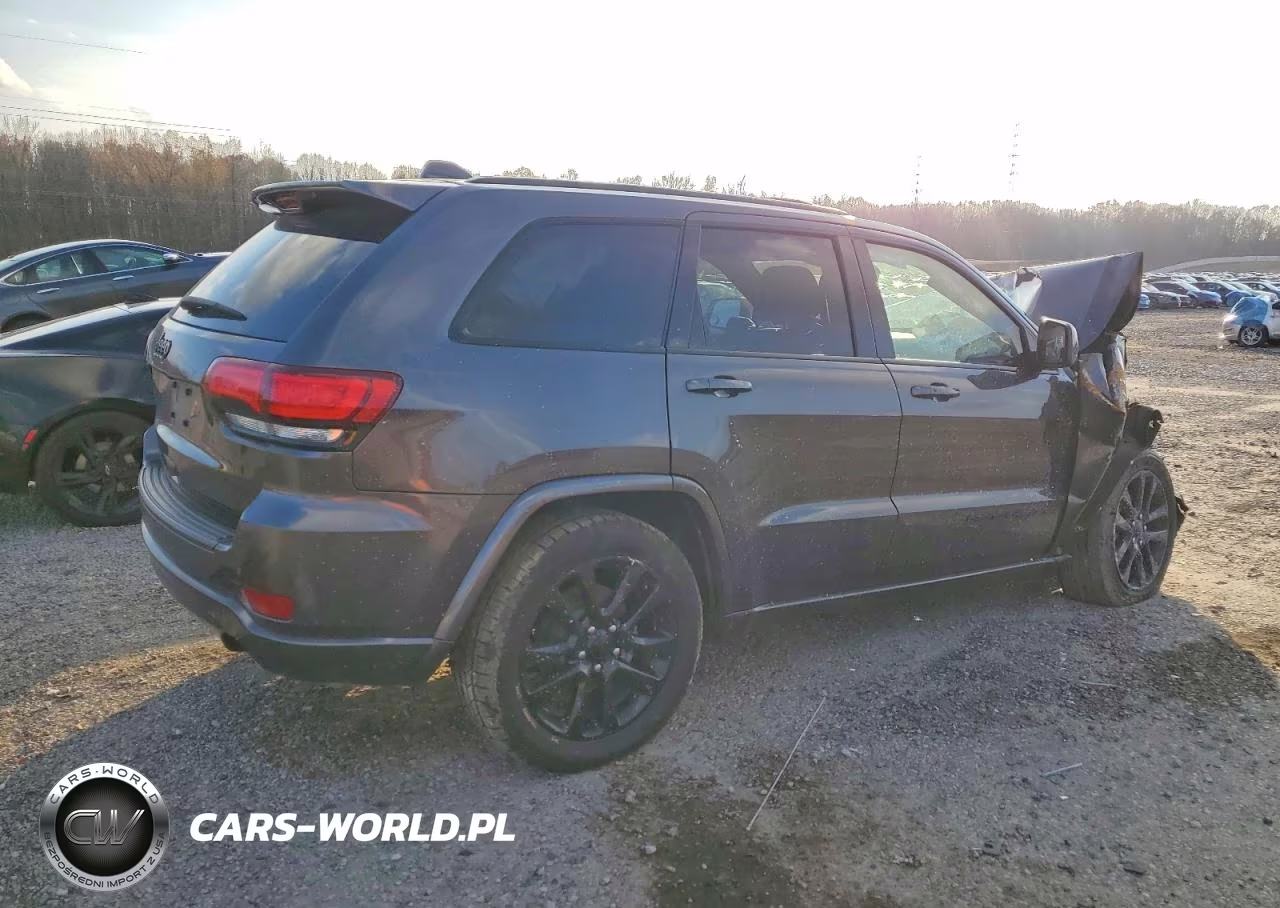2019 Jeep Grand Cherokee Laredo VIN:1C4RJEAG4KC630764 - 3