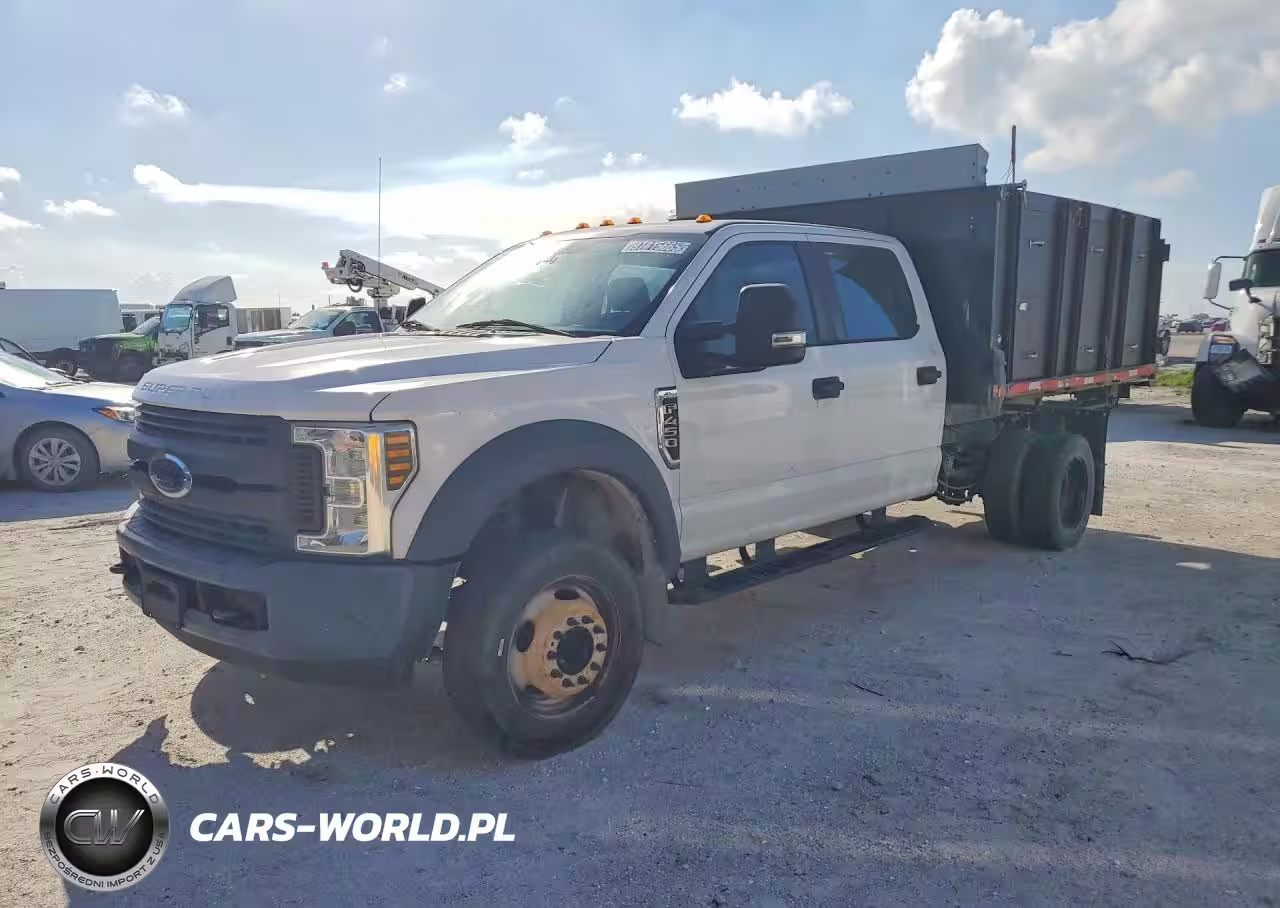 2018 Ford F450 Super Duty Flatbed Truck