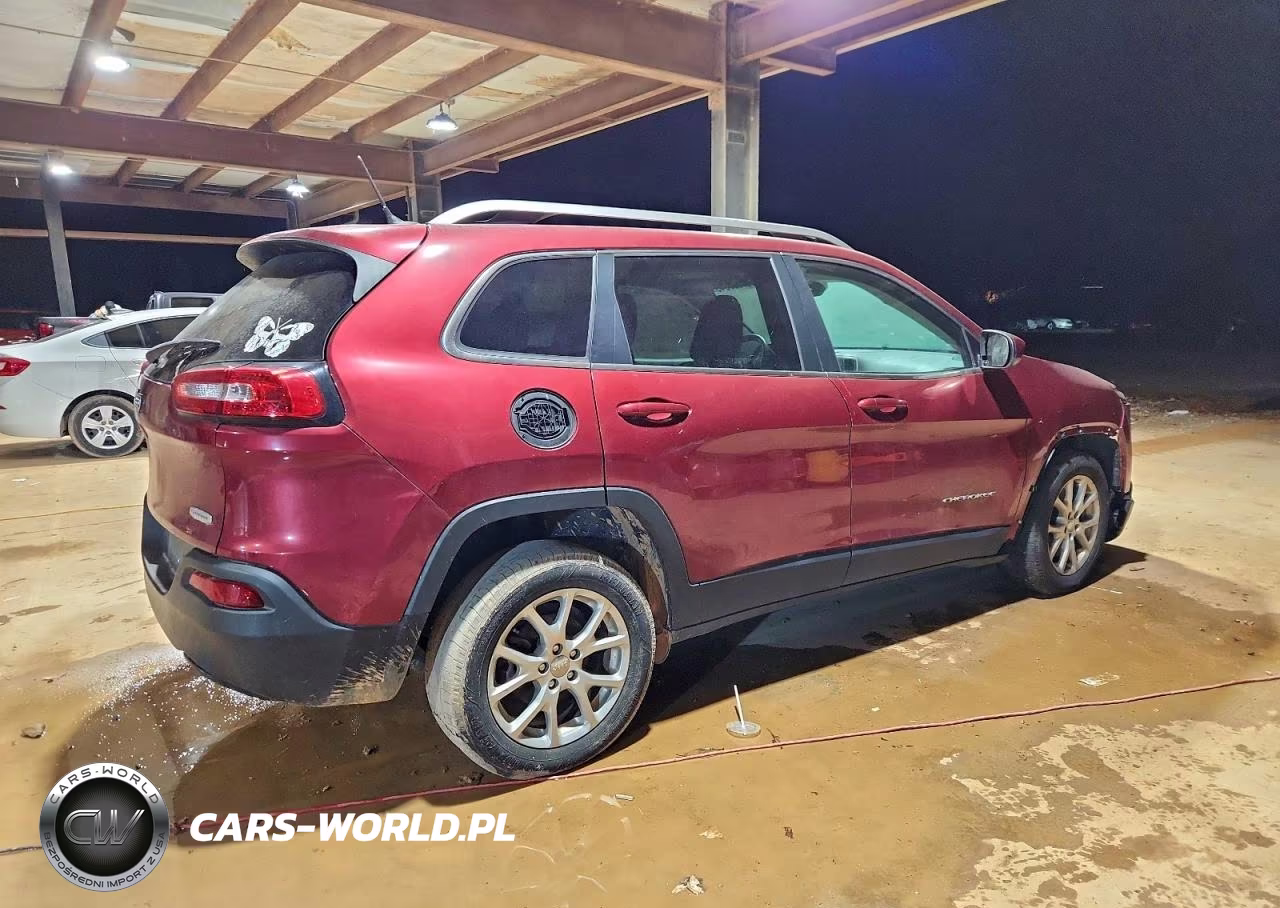 2015 Jeep Cherokee Latitude VIN:1C4PJLCB5FW695236 - 3