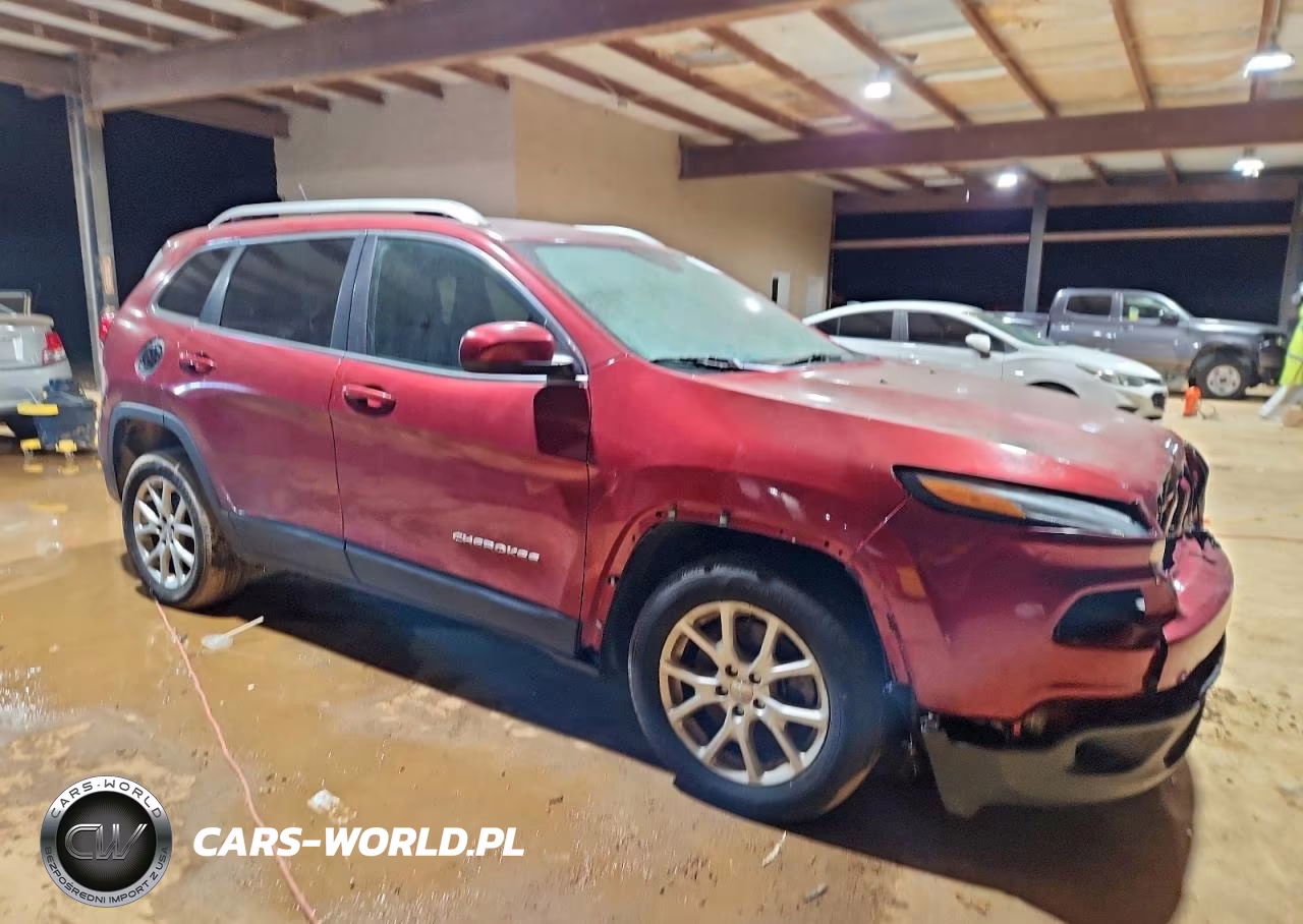 2015 Jeep Cherokee Latitude VIN:1C4PJLCB5FW695236 - 4