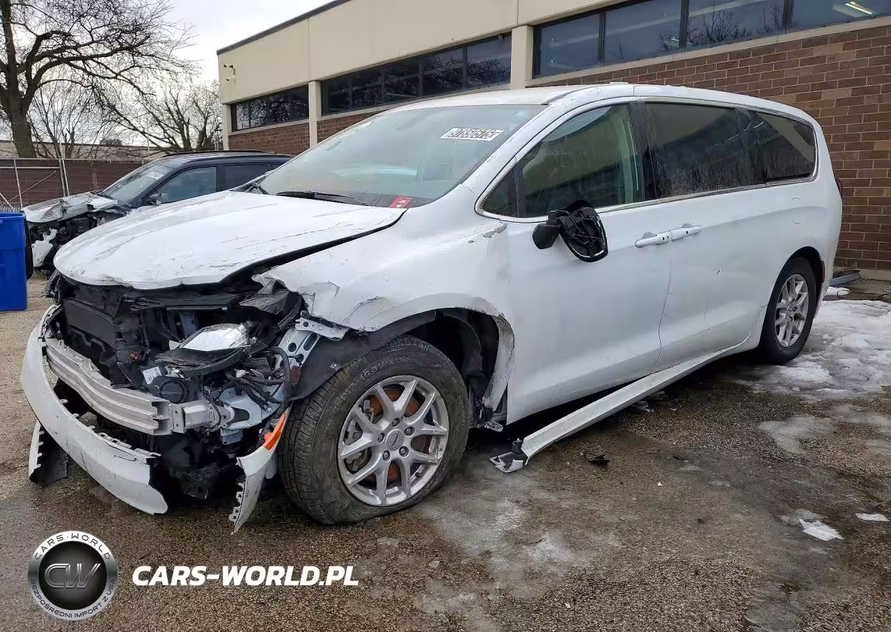 2022 Chrysler Voyager Lx