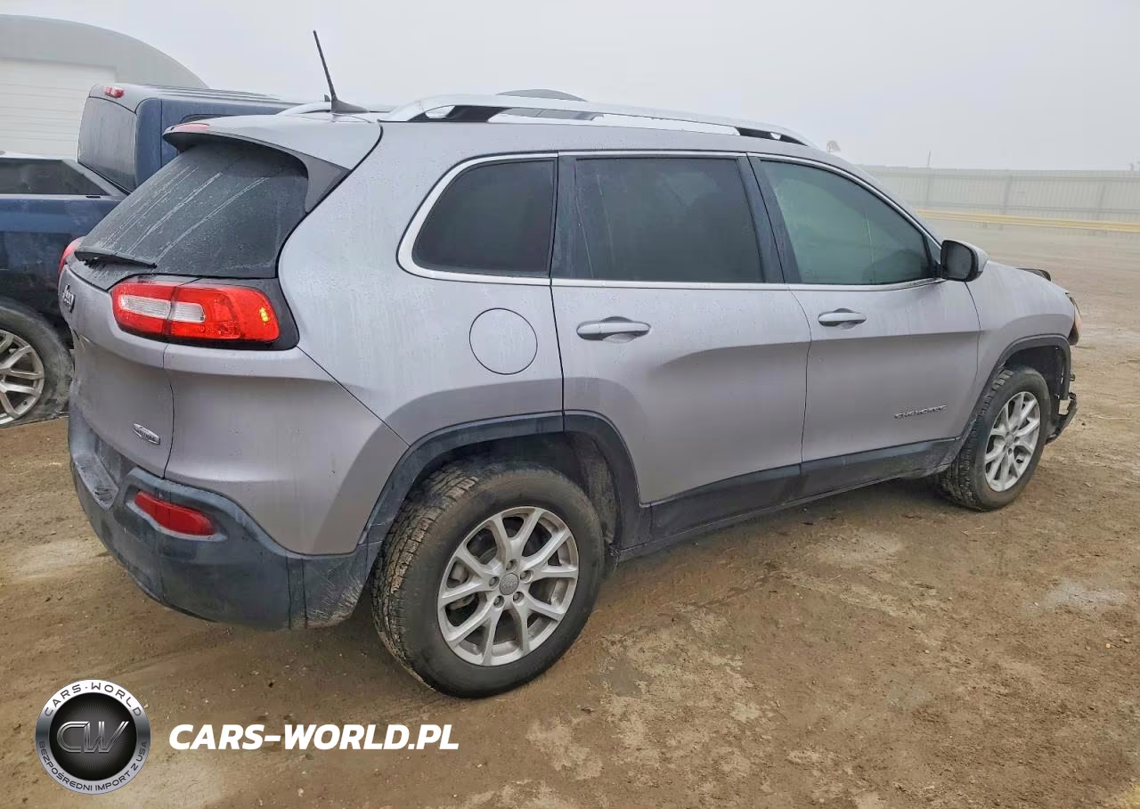 2018 Jeep Cherokee Latitude VIN:1C4PJLCB5JD566675 - 3