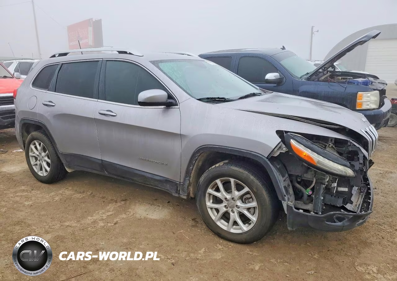 2018 Jeep Cherokee Latitude VIN:1C4PJLCB5JD566675 - 4