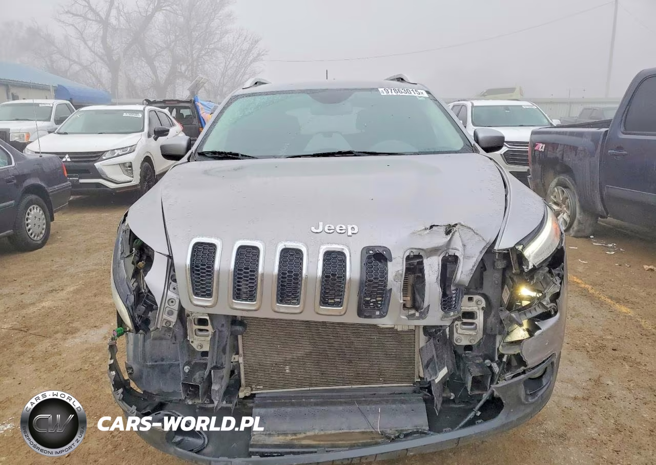 2018 Jeep Cherokee Latitude VIN:1C4PJLCB5JD566675 - 5